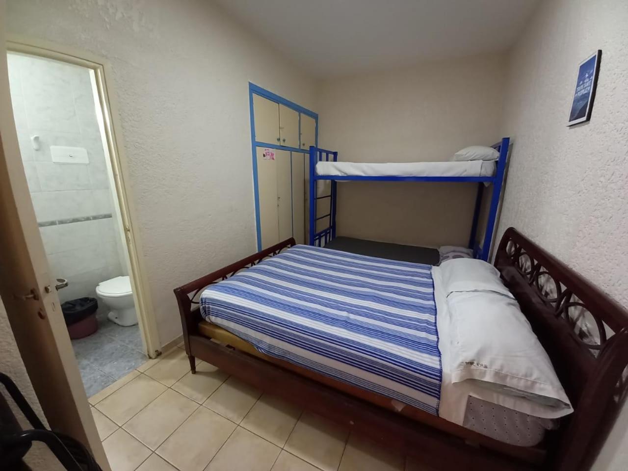 Black Sheep International Hostel Мендоса Екстер'єр фото