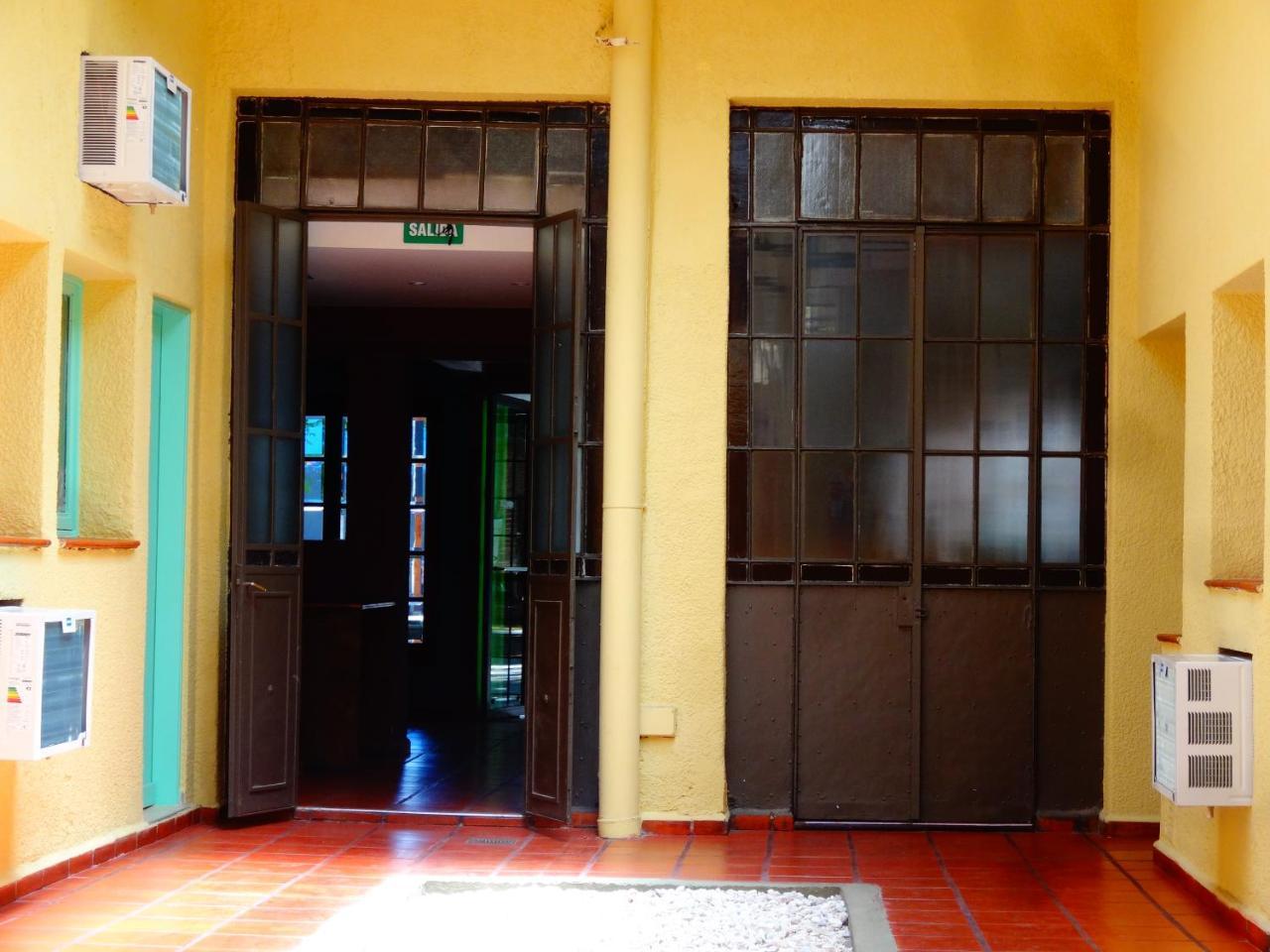 Black Sheep International Hostel Мендоса Екстер'єр фото