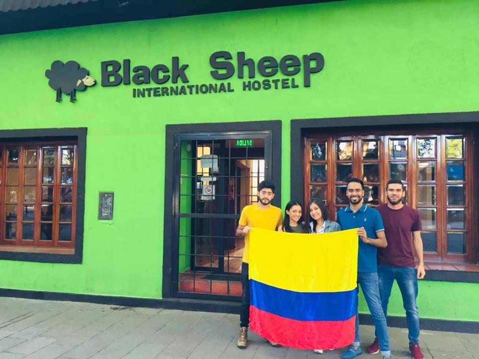 Black Sheep International Hostel Мендоса Екстер'єр фото
